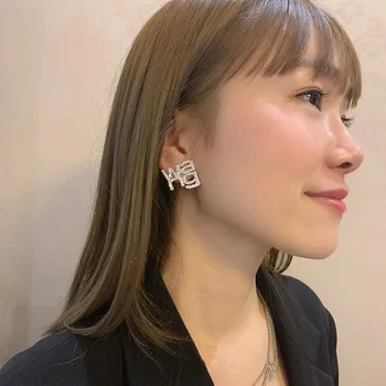 Skinnende rhinestone kvinder Wang brev pin-broche-trend mode smykker brocher