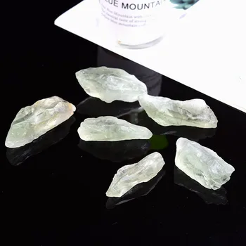 1PC Naturlige Grønne rygraden Crystal Reiki Prøve Mineralske Rå Krystaller Sten Point Healing Sten Rå Krystaller Hjem Dekoration