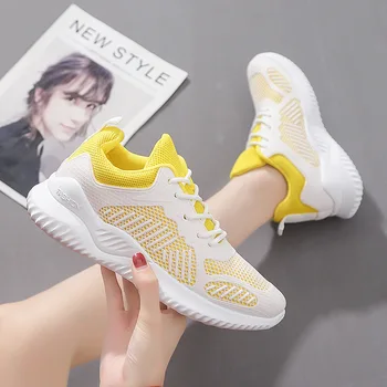 2020 efteråret nye koreanske smarte sneakers kvinder øge åndbar hvid sko kvindelige rejse daddy løbesko