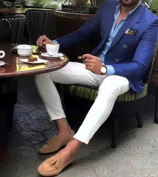 Royal Blå Mænd Jakkesæt til Bryllup 2Pieces Business Suit Blazer Kronblad Revers Kostume Homme Part Farver (Blå jakke+Hvide bukser)