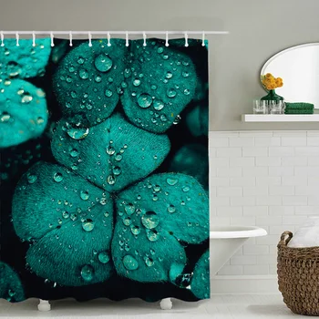 Den dewdrop polyester trykte badeværelse badeforhæng på kløver er vandtæt og mildewproof,kommer med 12 kroge og 4 størrelsen